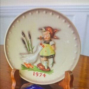 1974 Hummel Porcelain Plate Girl With Goose 4th Annual Plate Bas Relief Goebel